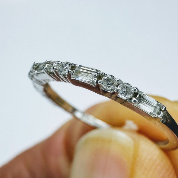 14K white gold 0.6ct E/VS1 Baguette Round Brilliant Diamond band sz6 1.5gm - Picture 6 of 8